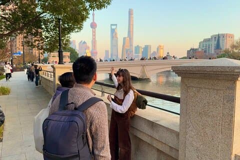 Smågruppe Shanghais Suzhou Creek Walking Exploration