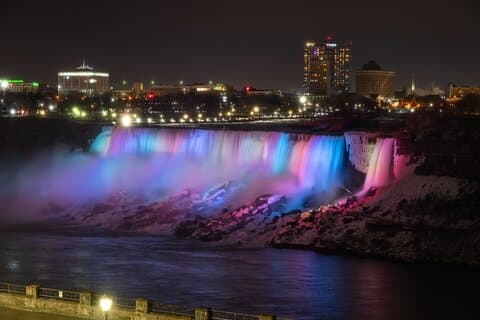 Niagara Falls aften tur med båd, rejse, middag og fyrværkeri