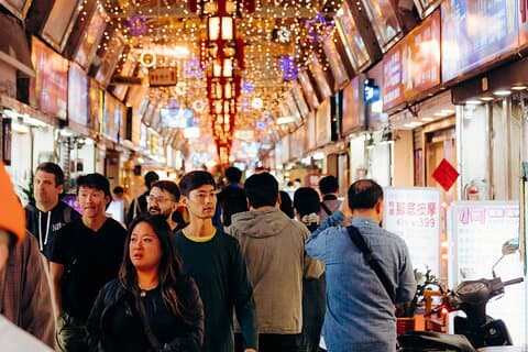 Taipei Food Tour: Natmarked og dagligvarebutik (mad inkluderet)