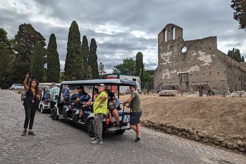 Paseo privado Appian Antica (Appia Antica) en Roma en un carrito de golf