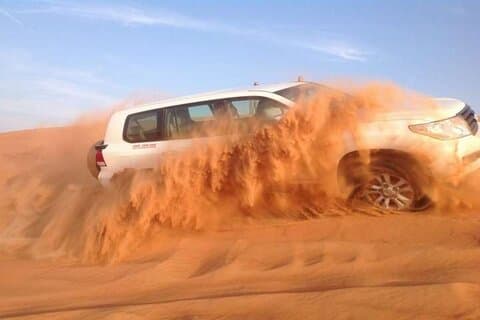 Safari dans le désert de Dubaï à Red Dunes avec dîner barbecue 4×4 et promenade en chameau