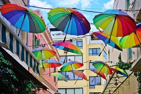 Explore a extravagância de arte e comida de rua de Atenas