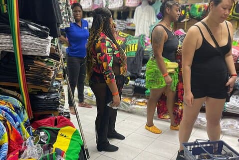 Compras em Montego Bay na atividade Hipstrip