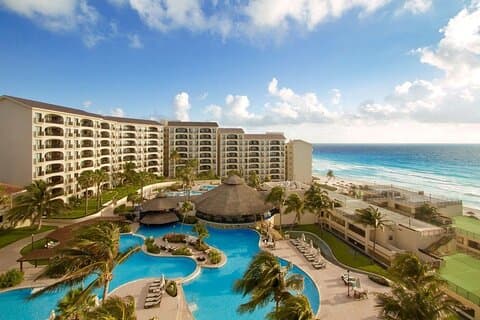 Cancun Airport och Emporio Family Suites Cancun Private Shuttle