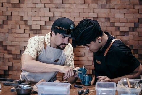 Exklusive Schmuckherstellung in Ubud: Basteln Sie mit einem professionellen Silberschmied!