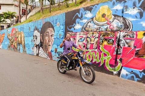 Tour Privado Comuna 13 Graffiti em Medellín