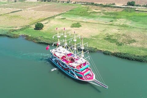 Passeio de barco com tudo incluído
