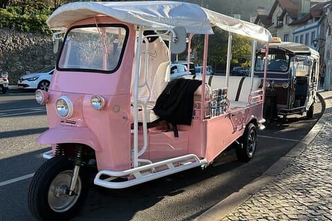 Tour Privado de Tuktuk de Dia Inteiro em Sintra e Cascais