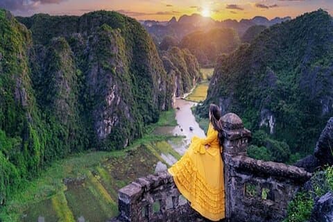 Ninh Binh Heldagstur til Hoa Lu Trang An Mua Cave Small Group