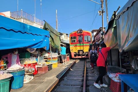 Marché flottant exclusif, Maeklong Railway & IconSiam Experience