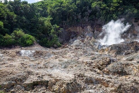 プライベート ツアー セントルシア サルファー スプリングス ドライブイン火山と泥風呂