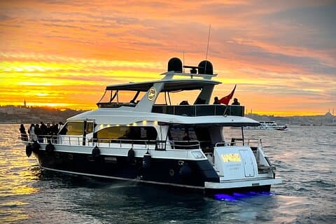 Istanbul Bosphorus Sunset luksus yacht cruise med snacks