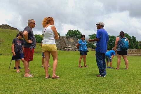 Archéologie privée d'Altun Ha Maya et excursion sur la côte de la ville de Belize.