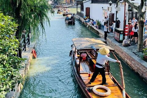 Tour privato personalizzato della città di Shanghai con Zhijiaojiao Water Town