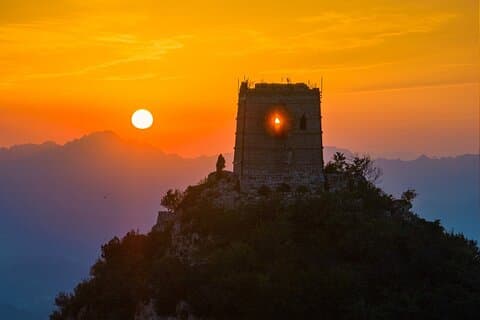 Excursão privada ao pôr do sol e à noite: Grande Muralha de Simatai e cidade aquática de Gubei