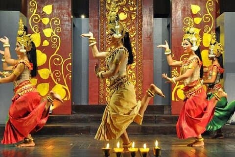 Show de dança Apsara e jantar com transferências de Tuk-Tuk