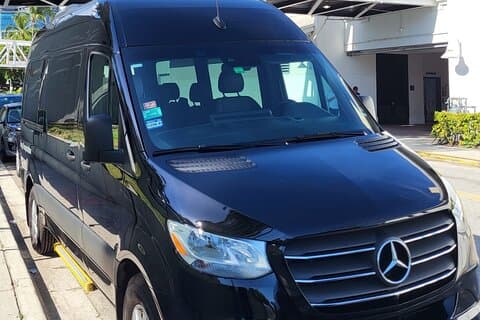 Transfer fra Port Miami til Miami flyplass. Opptil 11 passasjerer.