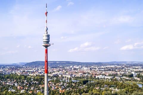 Spring køen over Donauturm Donau Tower Wien-tur, overførsel