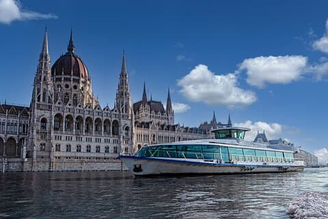 Crucero por el Danubio de Budapest con bebida, audioguía