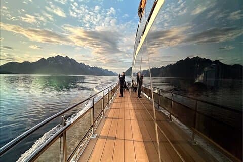 Guidet sommer Arctic Light Cruise fra Tromsø