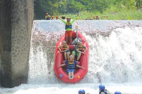 BCR Telaga Waja Rafting & Zipline -Pranzo, trasferimento (meno scale)