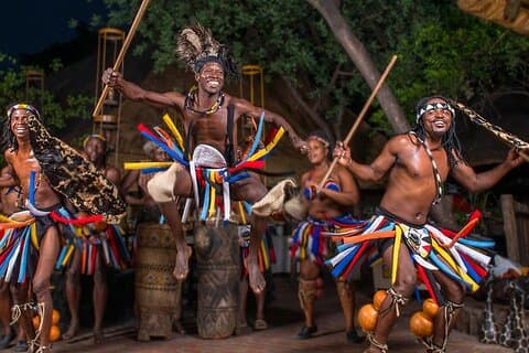 Boma Dinner og Drum Show i Victoria Falls med afhentning