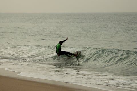 Privater Skimboard-Unterricht an der Costa da Caparica, Portugal