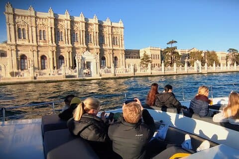 Splendore imperiale: Crociera in barca sul Bosforo e Palazzo Dolmabahce