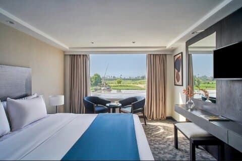 Lusso 4 giorni crociera sul Nilo e mongolfiera su M / S Movenpick Royal Lilly