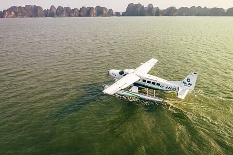 Visite guidée en hydravion de la baie d'Halong avec prise en charge