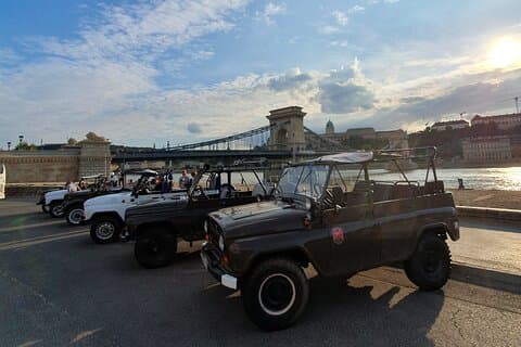 Visite en 4x4 du communisme et de la corruption de Budapest avec guide privé