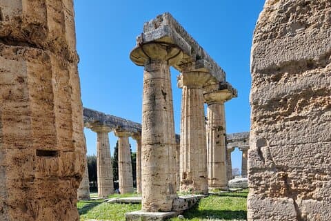 Private transfers to and from Naples from Paestum and Caserta