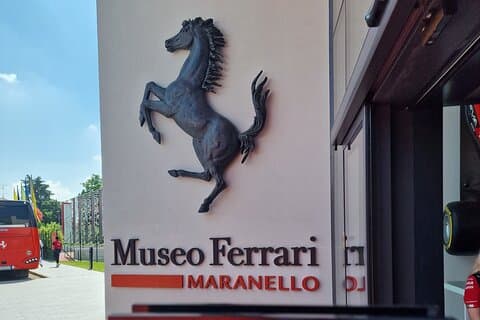 Från Milano: Ferrari, Parmesan, Vin, Balsamico + Lunch & Transfer