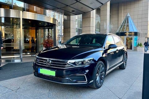 Private Transfer between Budapest and Vienna (Airport or city center)