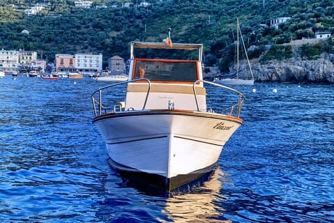 Private Amalfiküstenfahrt mit Classic Gozzo ab Positano