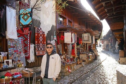 Privat dagstur i Kruja & Sari Salltik Holly Cave från Tirana