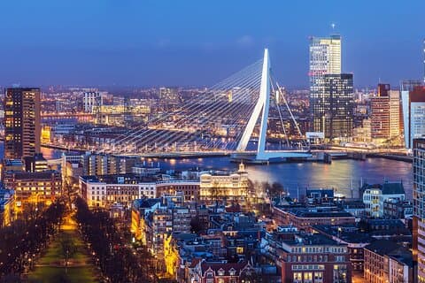Private Rotterdam, Delft & The Hague Tour by Mercedes EQV