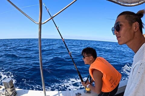From Onna Village (Maeda Fishing Port)!Fishing and trolling | Fully chartered boat charter plan (3 hour course)