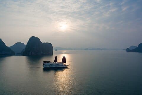 Bai Tu Long Bay Cruises Rustige en gezellige groepsboot 2D1N