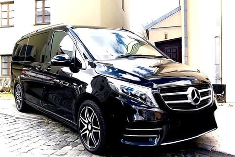 Departure Transfer from Paris to Paris Airport CDG in Private Van
