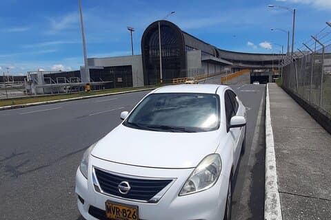 Transferência privada do aeroporto MDE para hotéis e cidade de Medellín