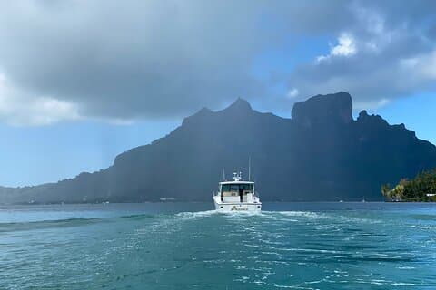 Excursion privée en Yacht sur le lagon Tahiti ou Moorea