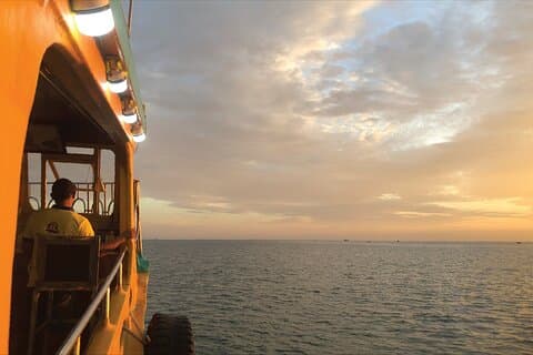 Tour privato del Red River: pesca al calamari al tramonto e notturna
