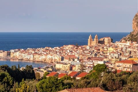 Traslado Tour de Taormina a Palermo con parada en Cefalú