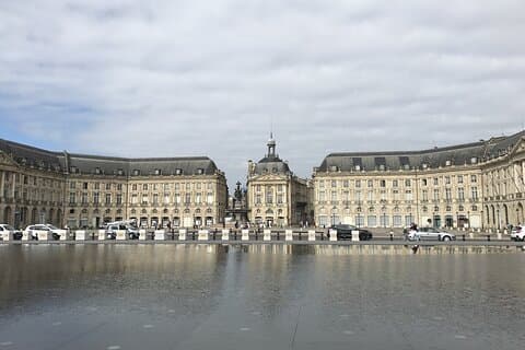 Excursão a pé histórica privada em Bordeaux