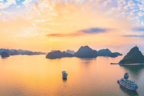 Ha Long Bay med en privat kryssning för en heldagstur från Hanoi