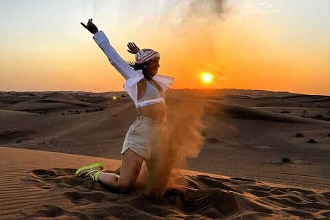 Private Wüstensafari am Morgen mit Dune Bashing und Sandboarding