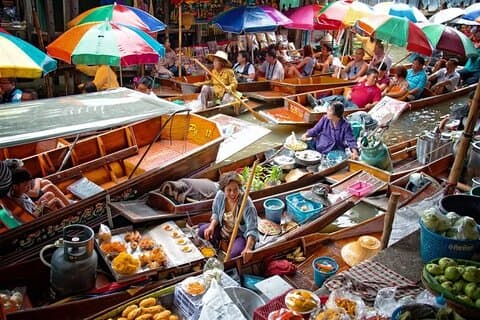 Maeklong Railway Market & Damnoen Saduak Market Paddelboottour