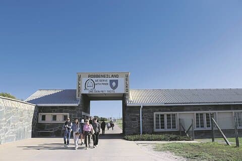 Tour privado por la isla Robben, Kirstenbosch y cata de vinos
