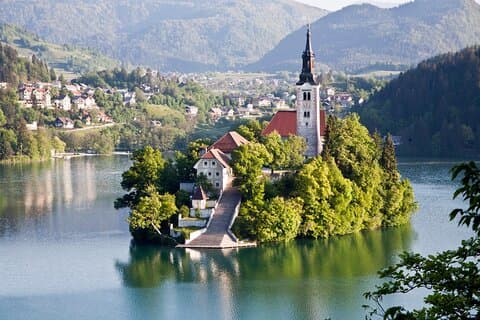 Private Lake Bled and Ljubljana Tour from Zagreb